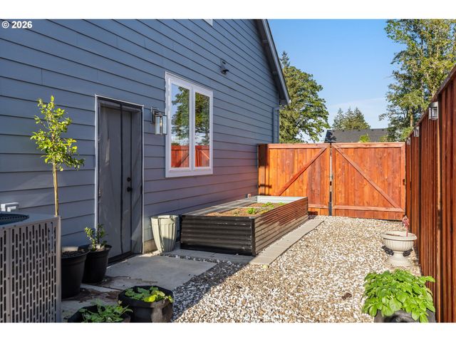 87716 OAKS ORCHARD Rd, Veneta, OR 97487