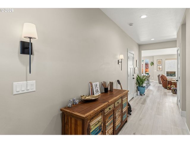 87716 OAKS ORCHARD Rd, Veneta, OR 97487