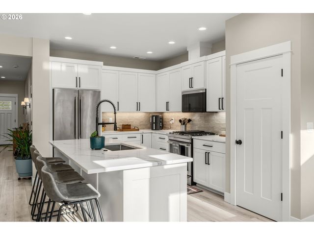 87716 OAKS ORCHARD Rd, Veneta, OR 97487