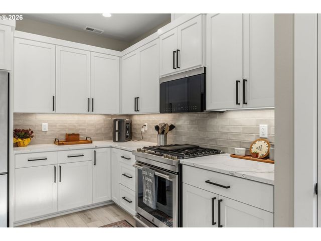 87716 OAKS ORCHARD Rd, Veneta, OR 97487