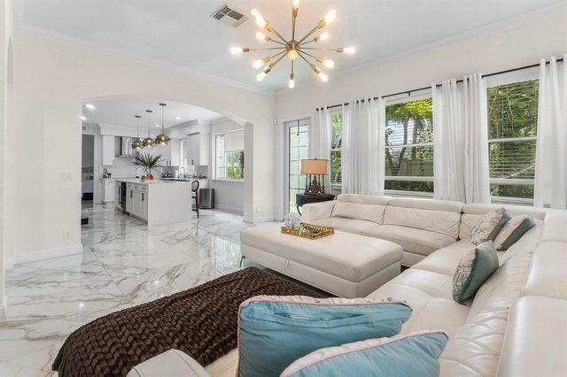 599 Cresta Circle, West Palm Beach, FL 33413