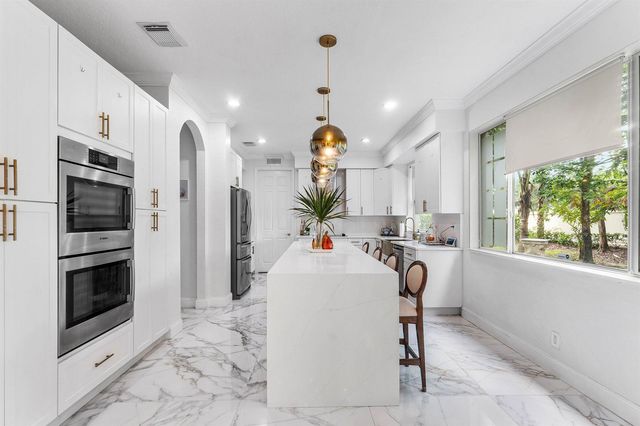 599 Cresta Circle, West Palm Beach, FL 33413