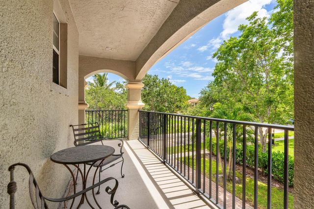 599 Cresta Circle, West Palm Beach, FL 33413