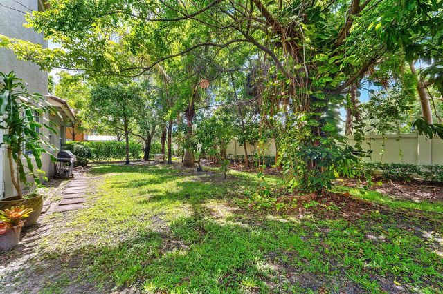 599 Cresta Circle, West Palm Beach, FL 33413