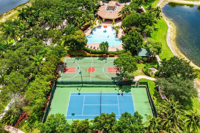 599 Cresta Circle, West Palm Beach, FL 33413