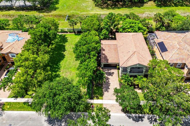 599 Cresta Circle, West Palm Beach, FL 33413
