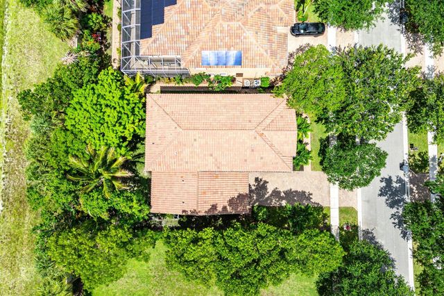 599 Cresta Circle, West Palm Beach, FL 33413