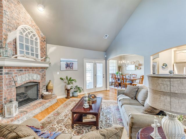 1004 W Elmira Street, Broken Arrow, OK 74012