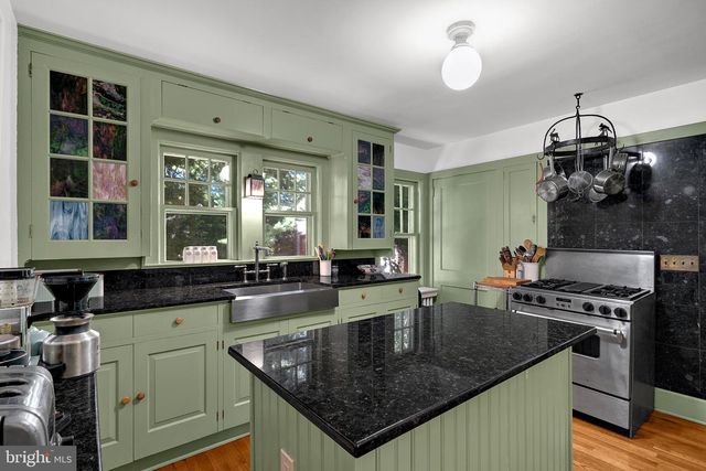 24 E PROSPECT ST, Hopewell, NJ 08525
