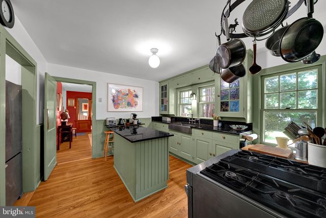 24 E PROSPECT ST, Hopewell, NJ 08525