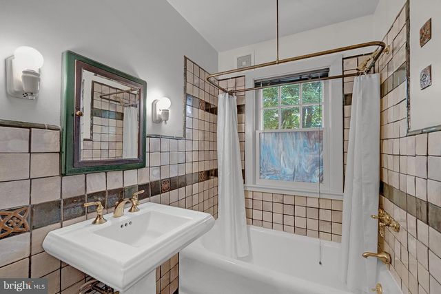 24 E PROSPECT ST, Hopewell, NJ 08525