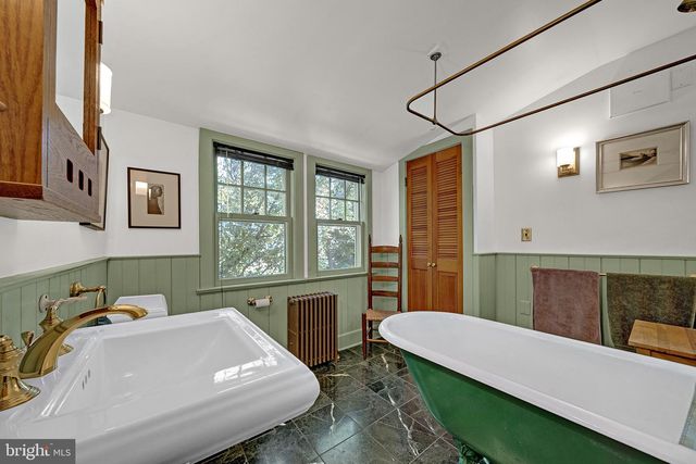 24 E PROSPECT ST, Hopewell, NJ 08525
