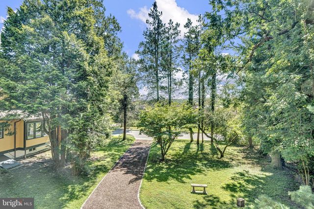24 E PROSPECT ST, Hopewell, NJ 08525