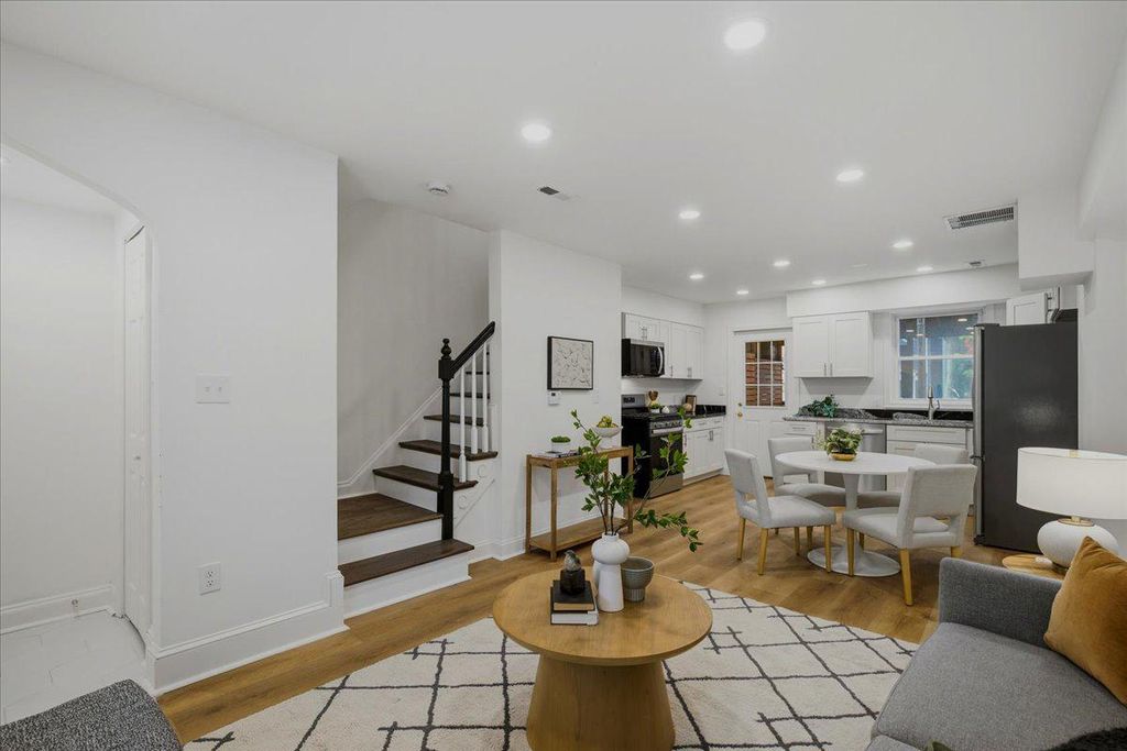 109 CLIFFORD AVE, Alexandria, VA 22305