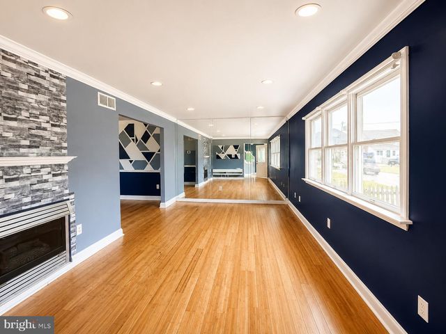 2017 CHESTNUT ST, Holmes, PA 19043