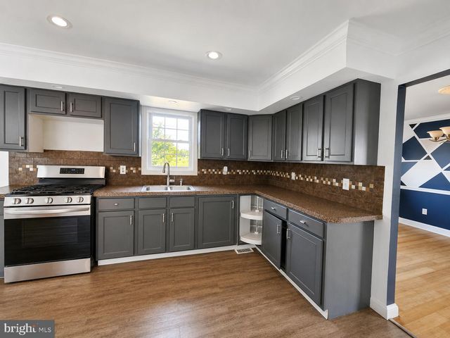2017 CHESTNUT ST, Holmes, PA 19043