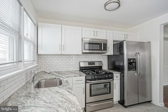 20 E LANDING RD, Blackwood, NJ 08012
