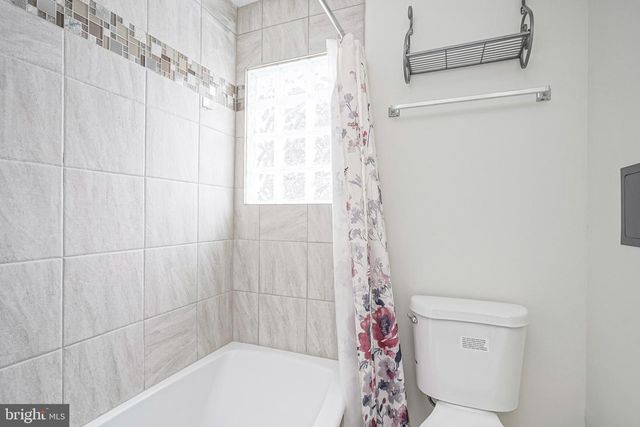 20 E LANDING RD, Blackwood, NJ 08012