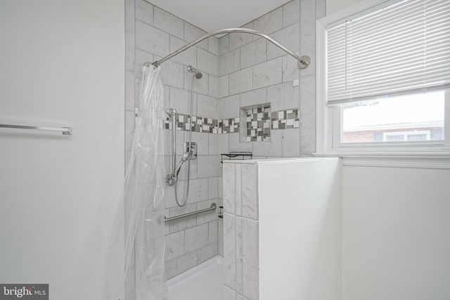 20 E LANDING RD, Blackwood, NJ 08012