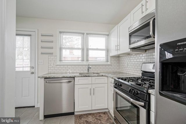 20 E LANDING RD, Blackwood, NJ 08012