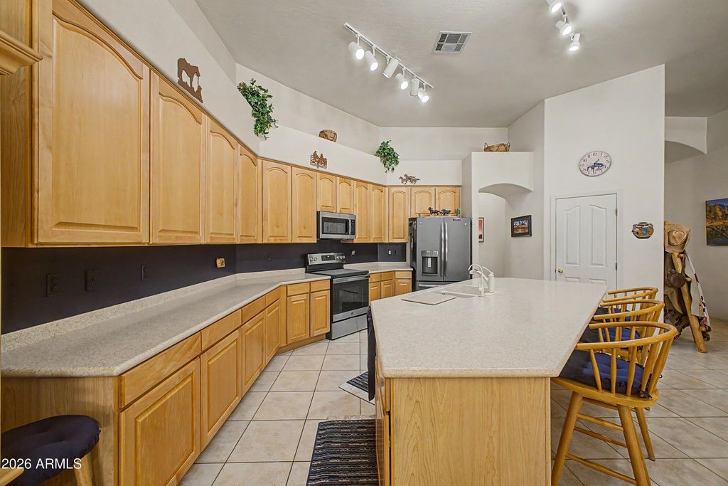 433 W DESERT Avenue, Gilbert, AZ 85233 — photo 4