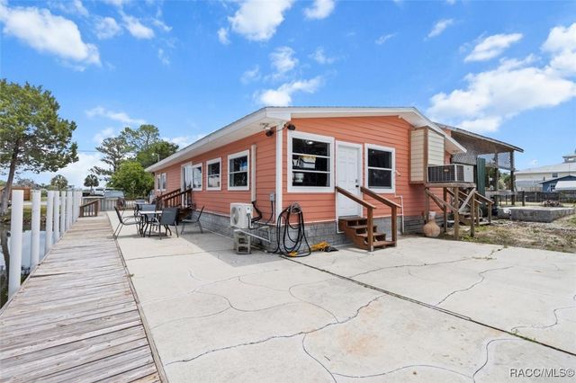 2156 S Waterman Drive, Crystal River, FL 34429