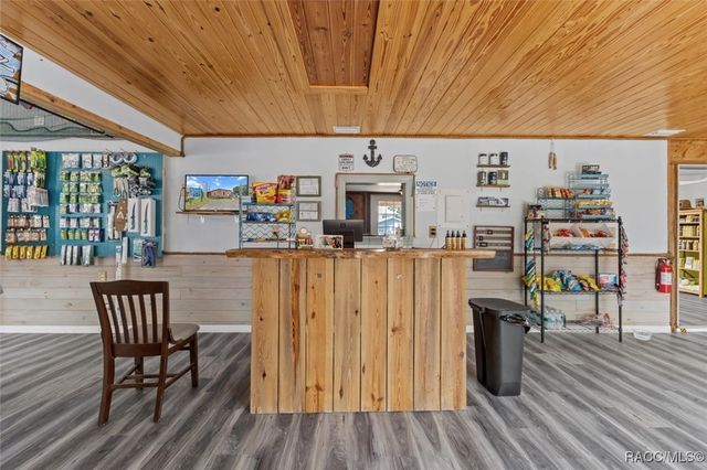 2156 S Waterman Drive, Crystal River, FL 34429