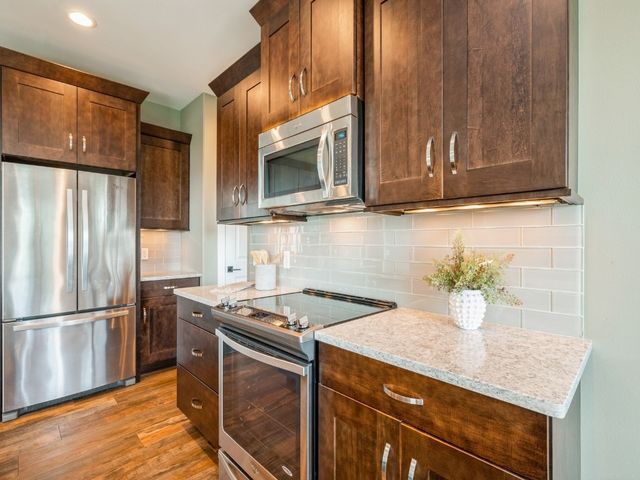 405 Ascot Lane, Robins, IA 52328