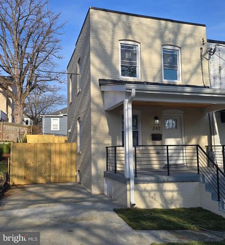 242 57TH PL NE, Washington, DC 20019