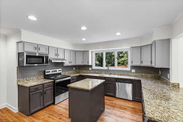 809 Burden Lake Road, Aiken, SC 29803