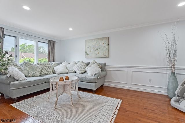 22 Averell Dr, Parsippany-troy Hills Twp., NJ 07950