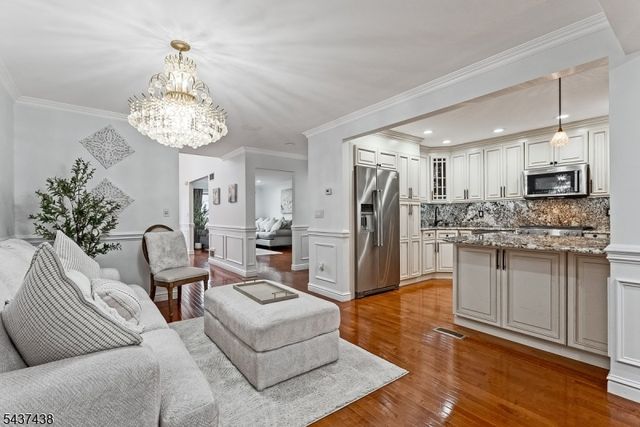 22 Averell Dr, Parsippany-troy Hills Twp., NJ 07950