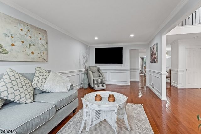 22 Averell Dr, Parsippany-troy Hills Twp., NJ 07950