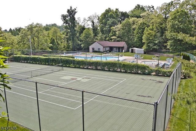 22 Averell Dr, Parsippany-troy Hills Twp., NJ 07950