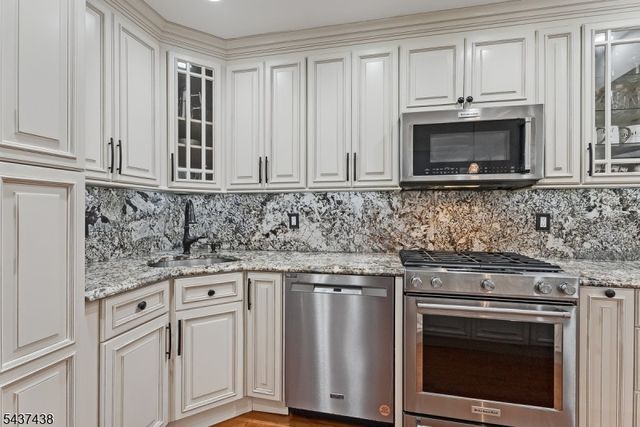 22 Averell Dr, Parsippany-troy Hills Twp., NJ 07950