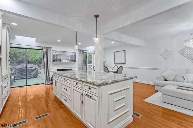 22 Averell Dr, Parsippany-troy Hills Twp., NJ 07950