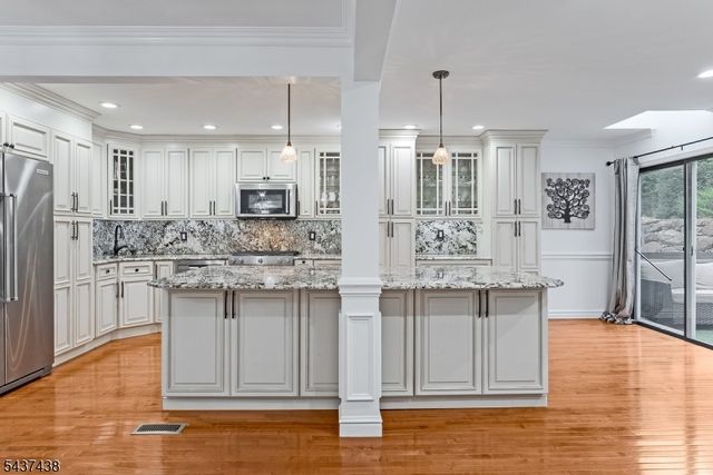 22 Averell Dr, Parsippany-troy Hills Twp., NJ 07950