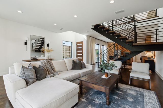 2004 Prairie Avenue, Dallas, TX 75204