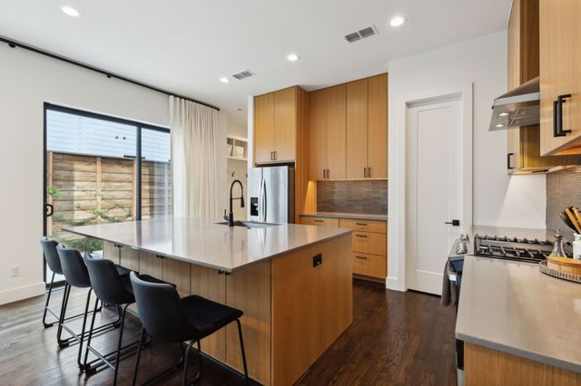 2004 Prairie Avenue, Dallas, TX 75204