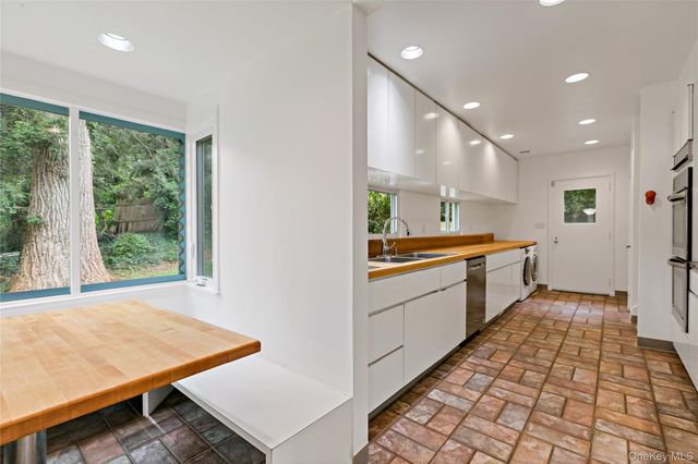 3 Tory Lane, Scarsdale, NY 10583