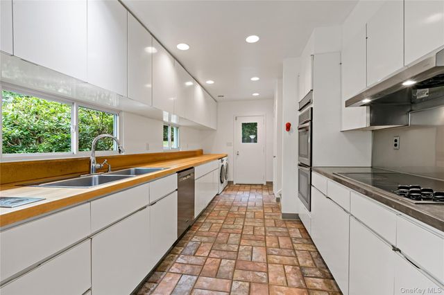 3 Tory Lane, Scarsdale, NY 10583