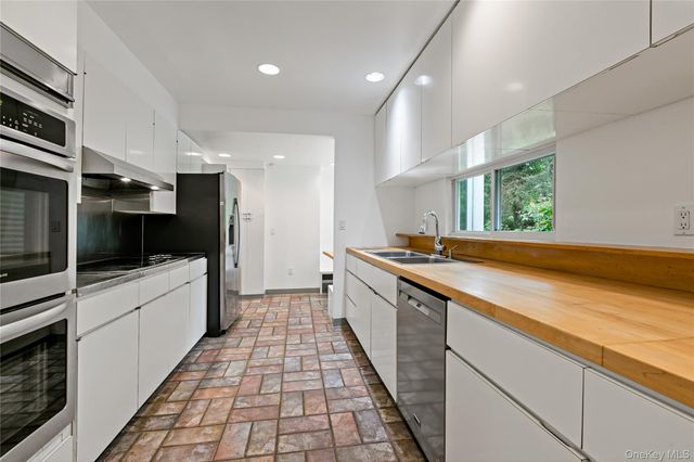 3 Tory Lane, Scarsdale, NY 10583