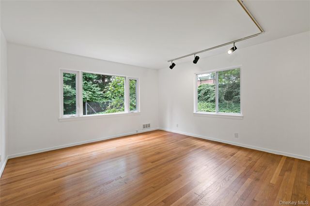 3 Tory Lane, Scarsdale, NY 10583