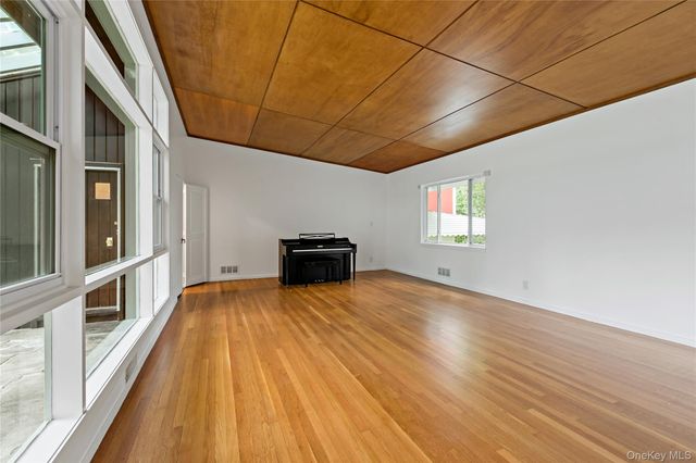 3 Tory Lane, Scarsdale, NY 10583