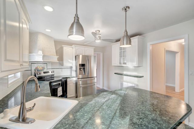 6 Elliott Place, Freeport, NY 11520