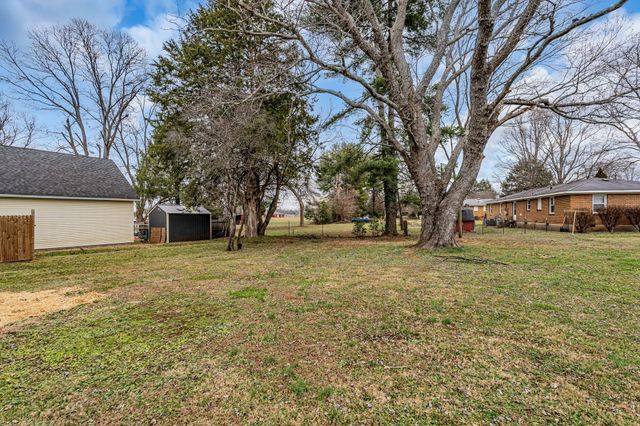 1102 N High St, Winchester, TN 37398