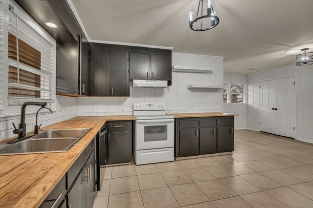 1102 N High St, Winchester, TN 37398