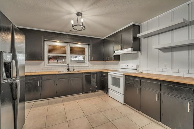 1102 N High St, Winchester, TN 37398