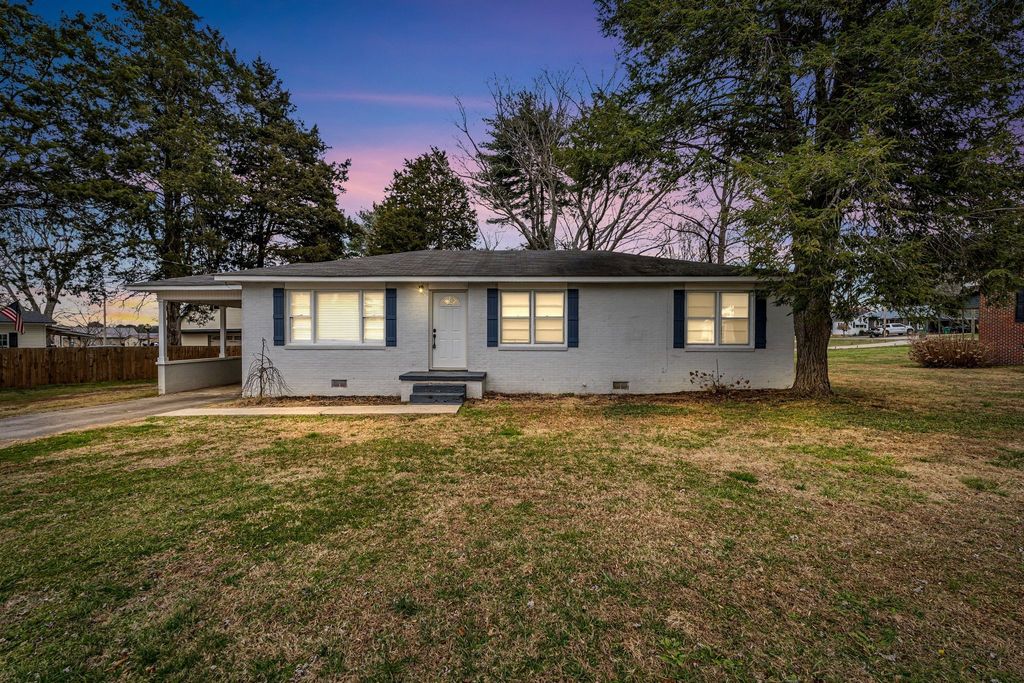 1102 N High St, Winchester, TN 37398