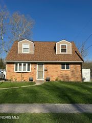 337 Crestway Drive, Oregon, OH 43616
